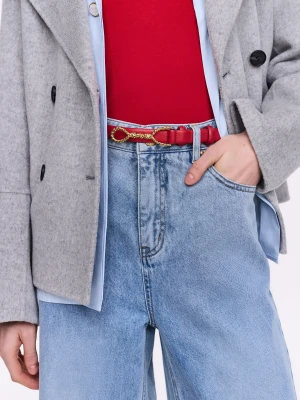 Czerwony pasek ze skóry bombato z ozdobną sprzączką TARANKO