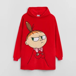 Czerwony polarowy bluzokoc z haftem Małej Mi House