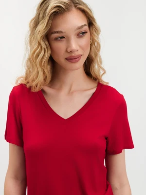 Czerwony top z dekoltem v Top Secret