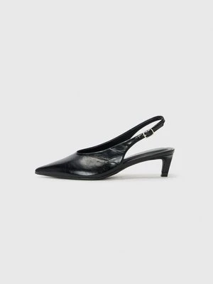 Czółenka Call it Spring