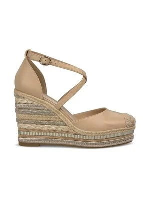 Czółenka na koturnie Alma en Pena