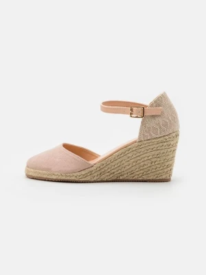 Czółenka na koturnie Anna Field By Zalando jasnoróżowy