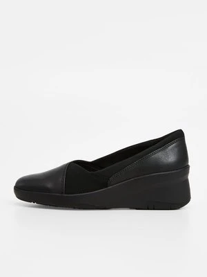 Czółenka na koturnie Clarks