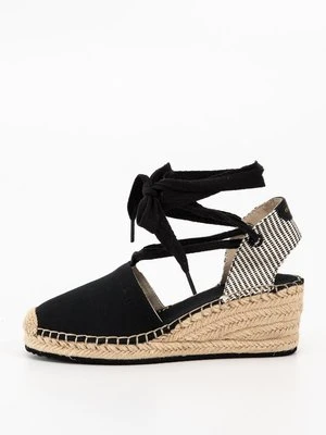 Czółenka na koturnie Gant