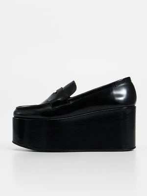 Czółenka na koturnie Jonak