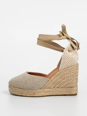 Czółenka na koturnie Kanna