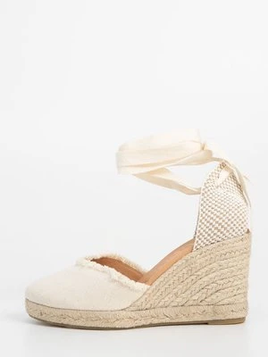 Czółenka na koturnie Kanna