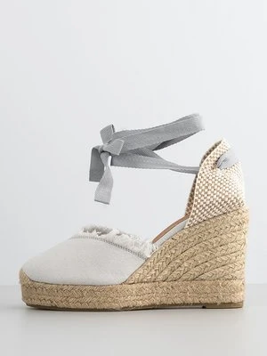 Czółenka na koturnie Kanna