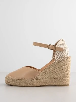 Czółenka na koturnie Kanna