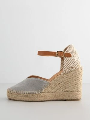 Czółenka na koturnie Kanna