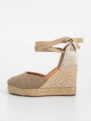 Czółenka na koturnie Kanna