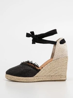 Czółenka na koturnie Kanna