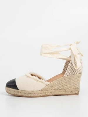 Czółenka na koturnie Kanna