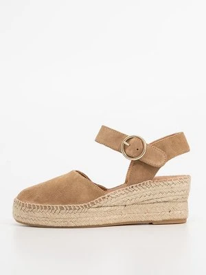 Czółenka na koturnie Kanna