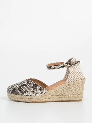 Czółenka na koturnie Kanna