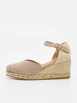 Czółenka na koturnie Kazar