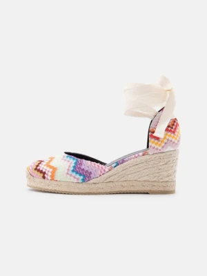 Czółenka na koturnie Missoni