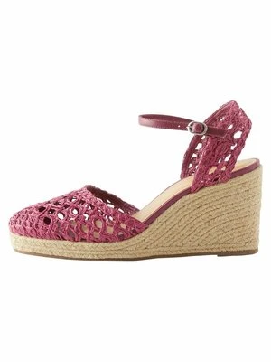 Czółenka na koturnie Next