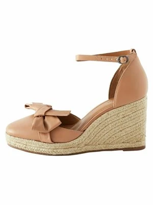 Czółenka na koturnie Next