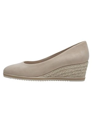 Czółenka na koturnie tamaris