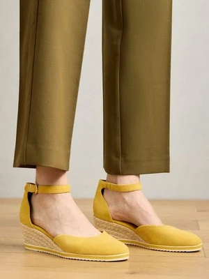 Czółenka na koturnie tamaris