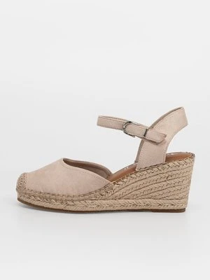 Czółenka na koturnie tamaris