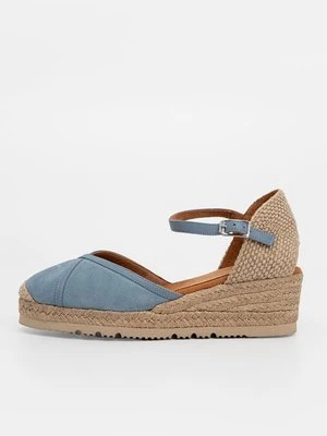 Czółenka na koturnie Unisa