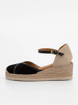 Czółenka na koturnie Unisa