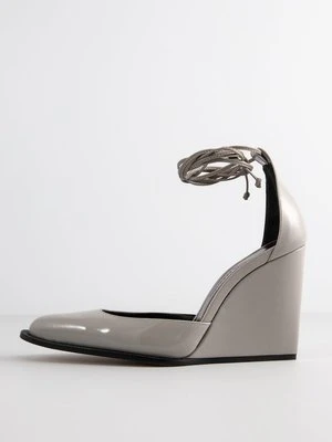 Czółenka na koturnie Victoria Beckham