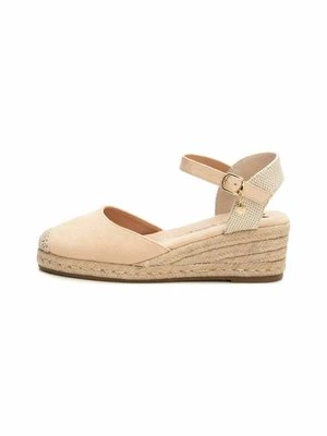 Czółenka na koturnie XTI