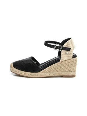 Czółenka na koturnie XTI