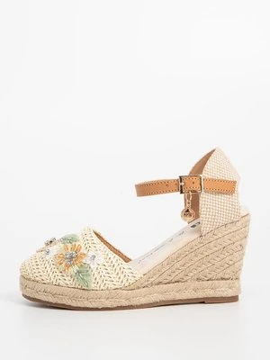 Czółenka na koturnie XTI