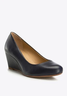 Czółenka na koturnie ze skóry licowej granatowe Wittchen