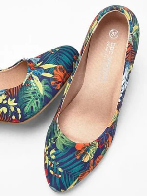 Czółenka na obcasie klockowym bonprix