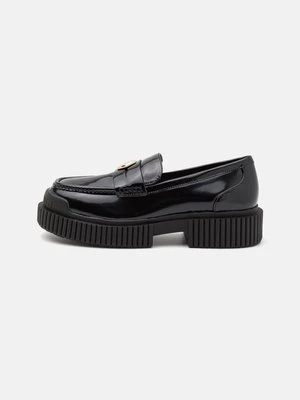 Czółenka na platformie Armani Exchange czarny