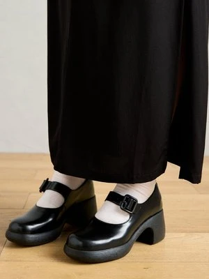 Czółenka na platformie Camper