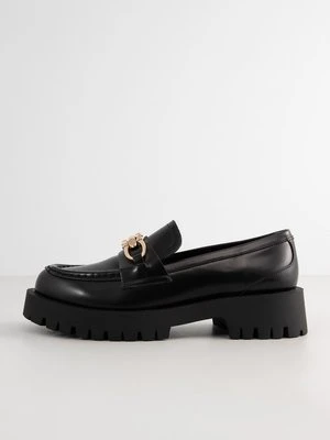 Czółenka na platformie Inuovo