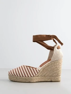 Czółenka na platformie Kanna