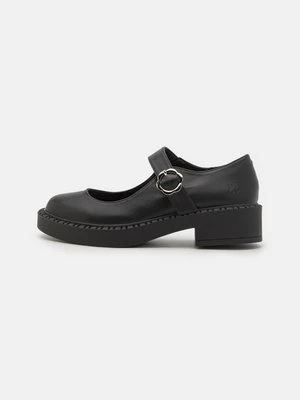 Czółenka na platformie Koi Footwear