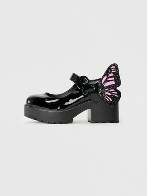 Czółenka na platformie Koi Footwear