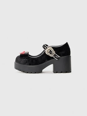 Czółenka na platformie Koi Footwear