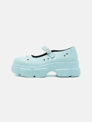 Czółenka na platformie Koi Footwear