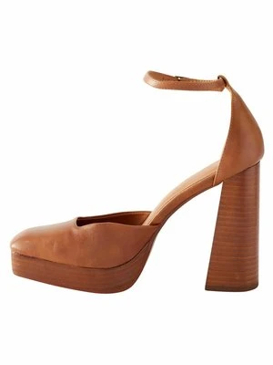 Czółenka na platformie Next