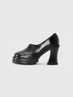 Czółenka na platformie Nicole Saldana