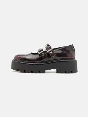 Czółenka na platformie Steve Madden bordowy