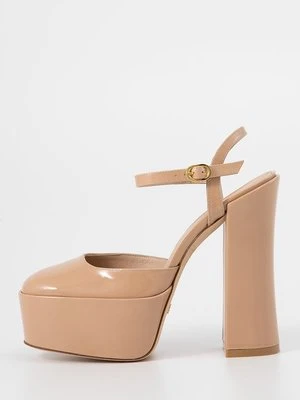 Czółenka na platformie Stuart Weitzman