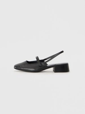 Czółenka Nicole Saldana