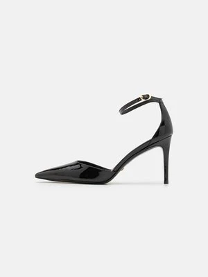 Czółenka Stuart Weitzman