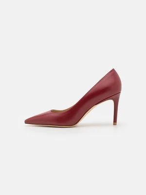 Czółenka Stuart Weitzman