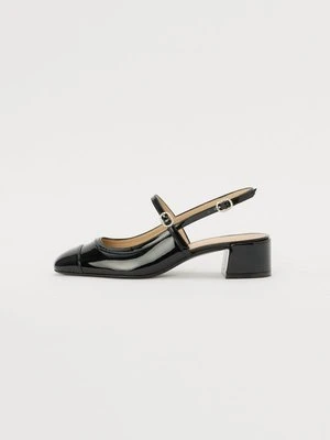 Czółenka Stuart Weitzman